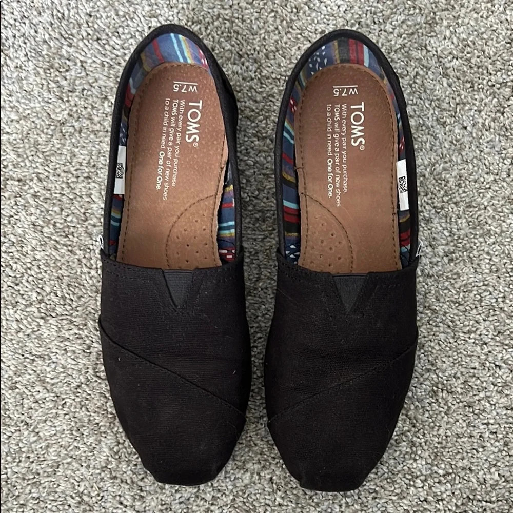 TOMS Classic Black Slip-On Shoes - Picture 1 of 5